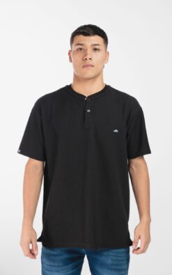 Camiseta con cuello Henley