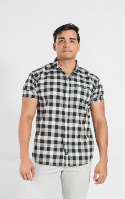 CAMISA DE MANGA CORTA CON ESTAMPADO DE CUADROS